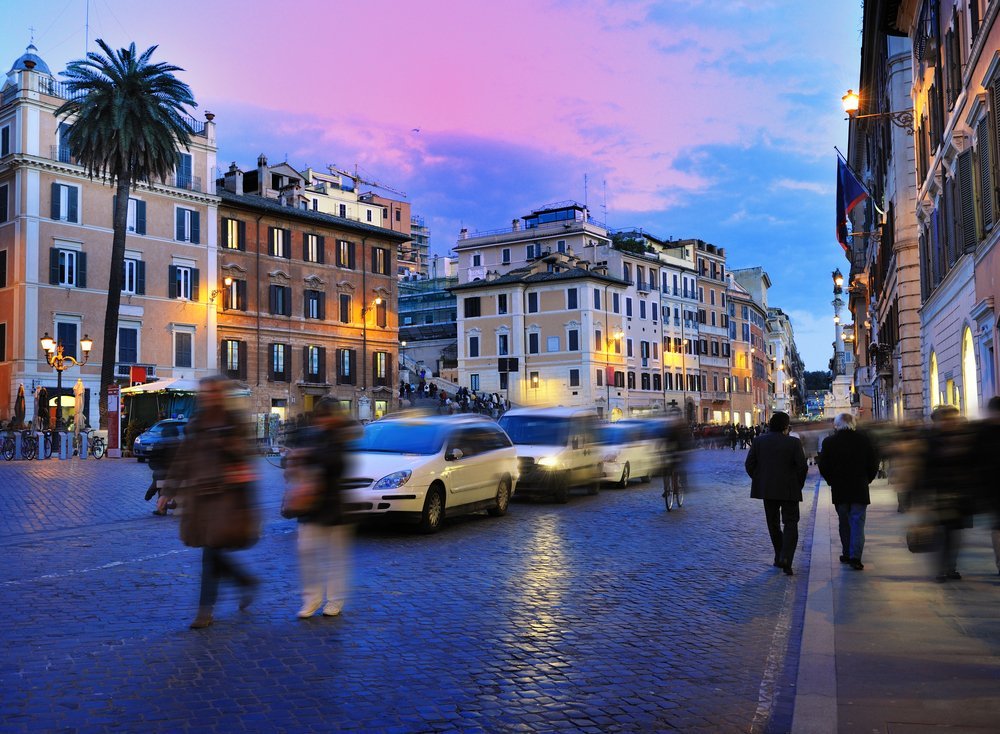 Shopping_near_the_Spanish_Steps_Exploring_Rome_s_Style-1